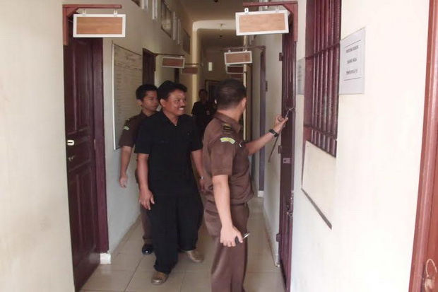 Gelapkan Uang, Kades...