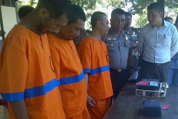 Komplotan Pecah Kaca...