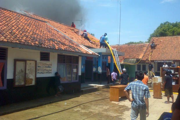 Gudang Rongsokan di...