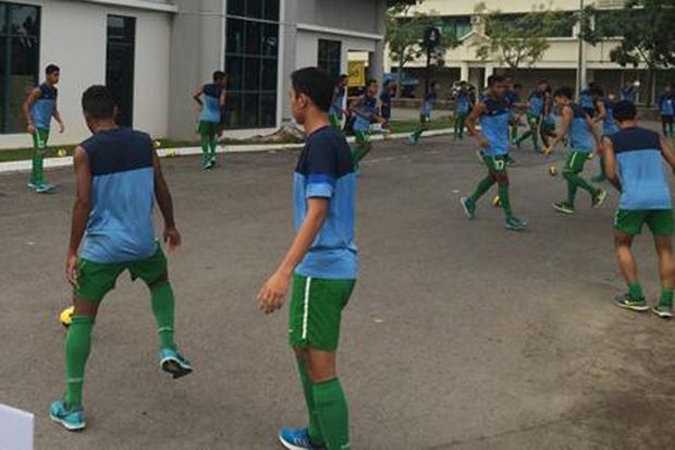 Ayo Garuda Jaya, Rebut...