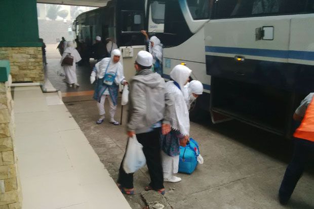 Disambut Kabut Asap,...