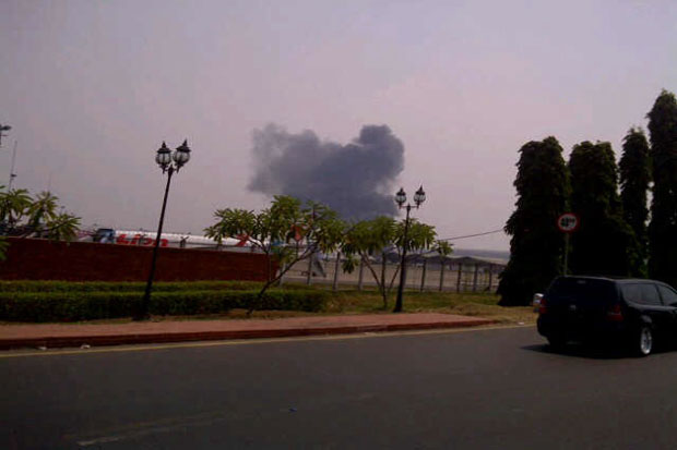 Pesawat Terbakar di...