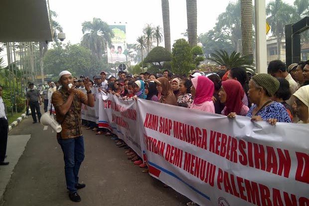 Dilarang Berjualan di...