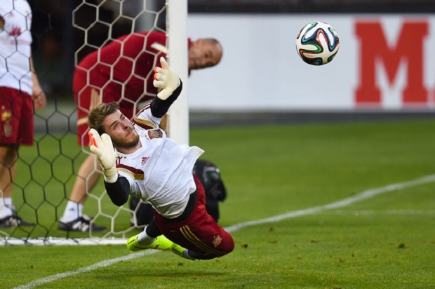 Ingin Kalahkan Casillas,...