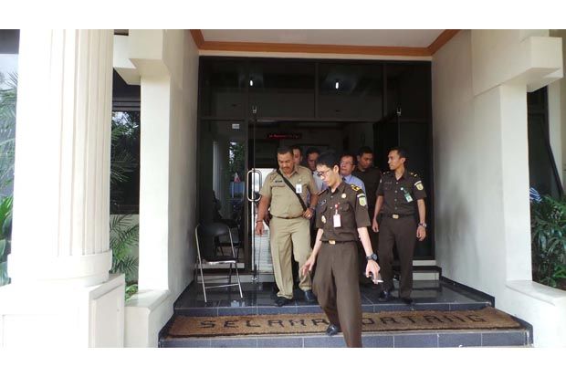 Dua Tersangka Korupsi...