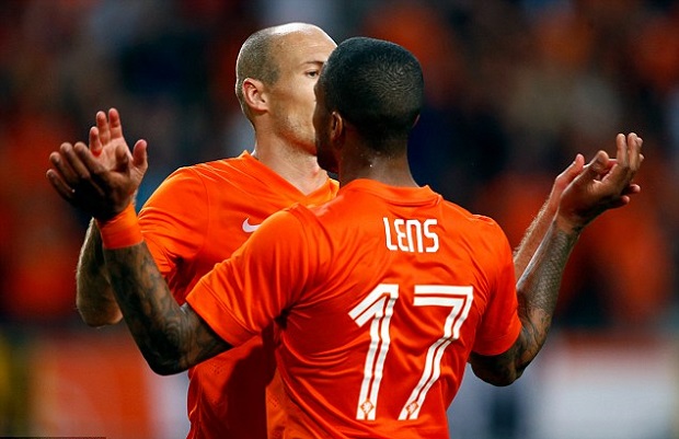 Belanda Turunkan Skuad...