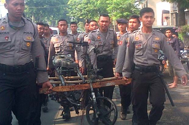 Dua Karyawan Gagalkan...