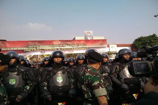 Panglima TNI Lepas Pasukan...