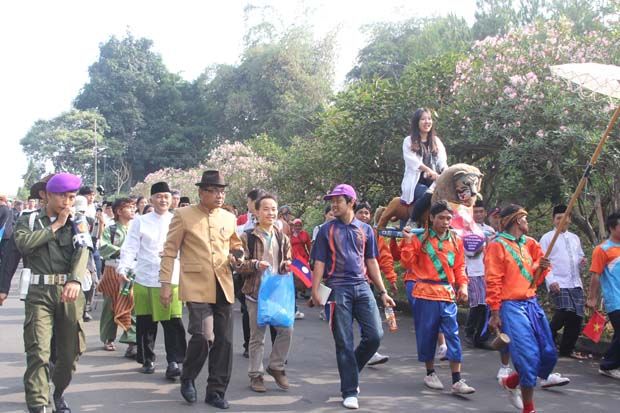 Mahasiswa Asing Antusias...