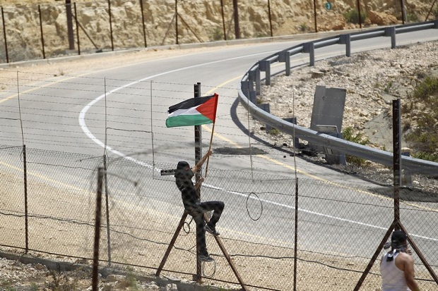 Bocah Palestina Ditembak...