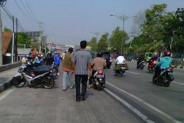 Parkir Liar di Jalan...