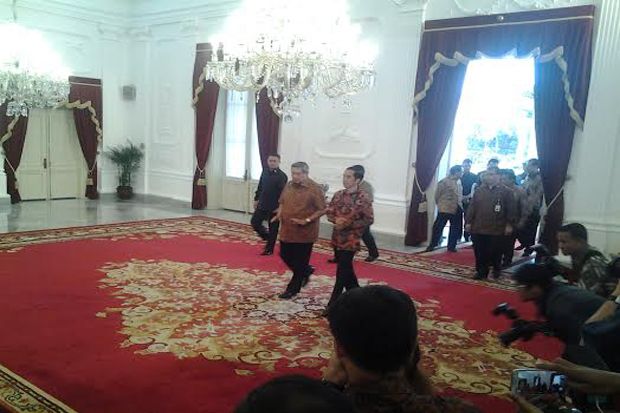 1 Jam SBY Ajak Jokowi...