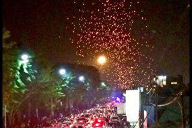 Terbangkan 10.000 Lampion...