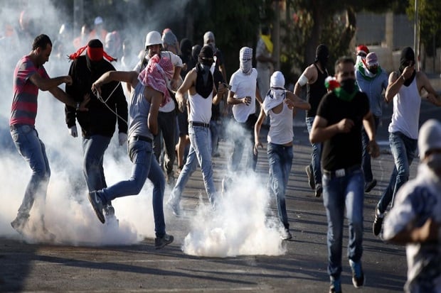 Rusuh, Israel Tahan...