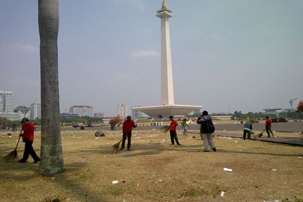 PKL & Pengunjung Monas...