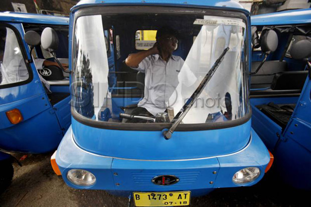 Ini Beda Naik Bajaj...