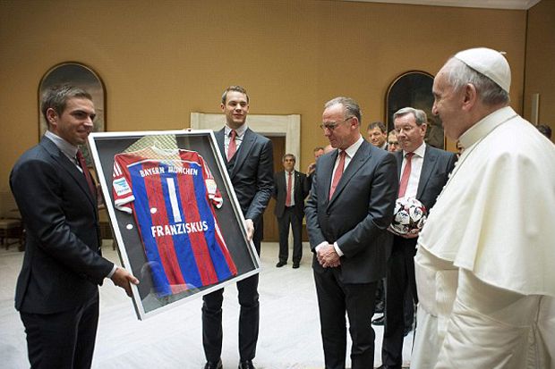Bayern Sambangi Vatikan...