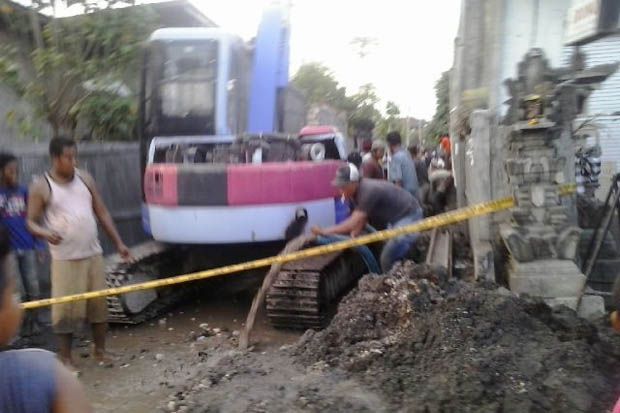 Proyek PT Adhi Karya...