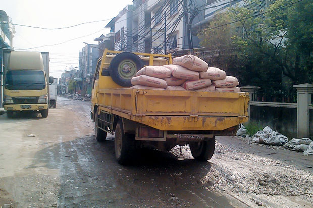 Jalan Rusak di Jakarta...
