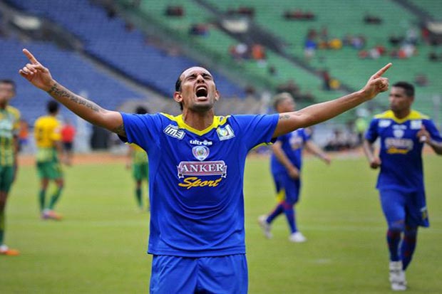 Singo Edan Terkam Persela