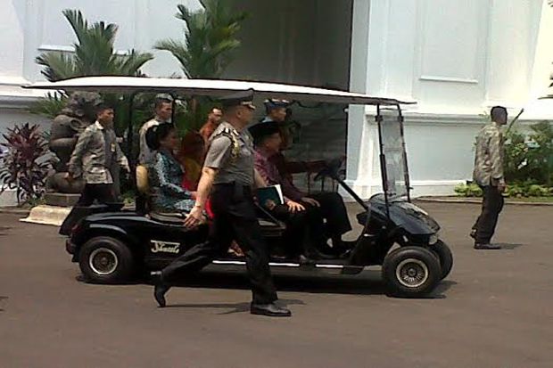 Jokowi Jadi Sopir JK...
