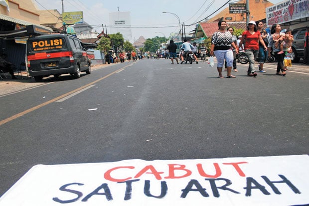 Hari ini Warga Blokade...