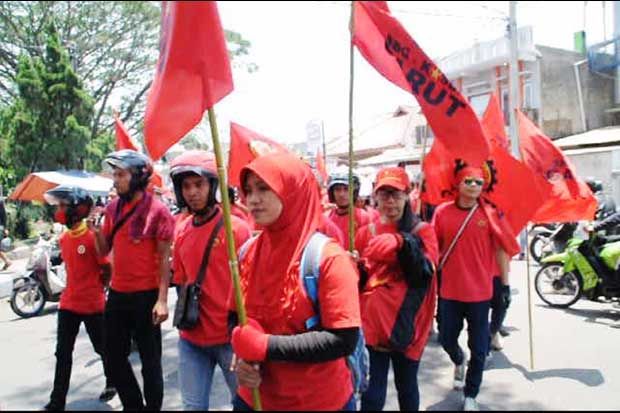 Tuntutan UMK Garut Rp2...
