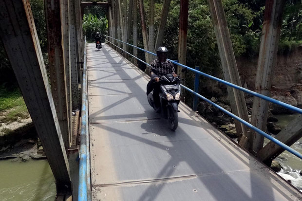 Enam Motor dan Satu...