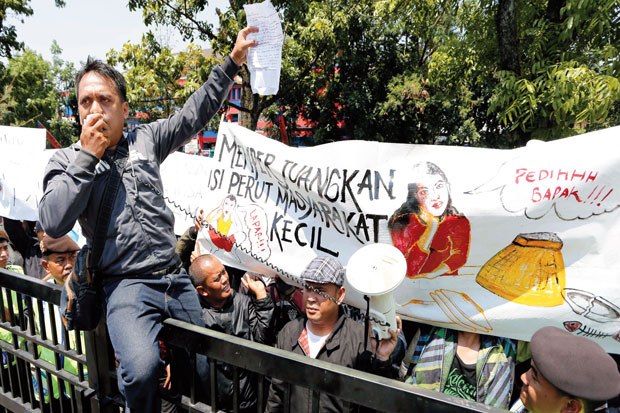 Pekerja Hiburan Desak...