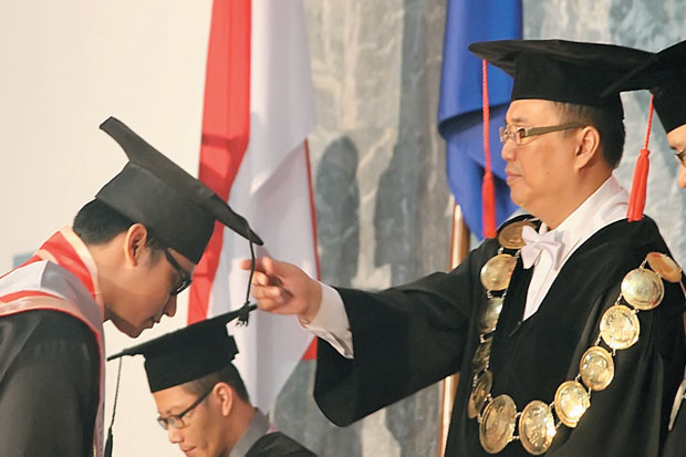 UNISBANK Wisuda 460...