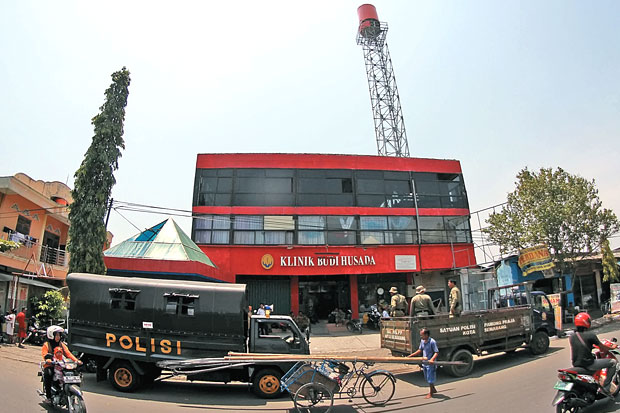 Menara Ilegal Didesain...