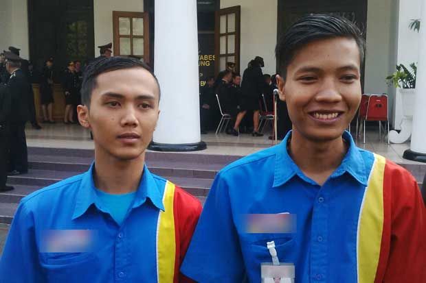 Duel dengan Perampok,...