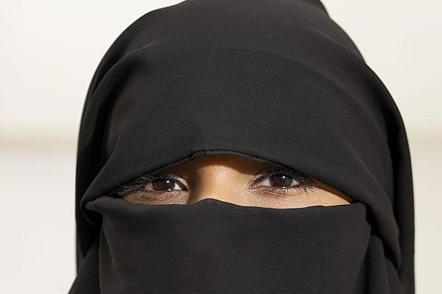 Memaksa Pakai Burqa...