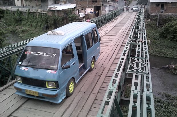 Perbaikan Jembatan Darurat...