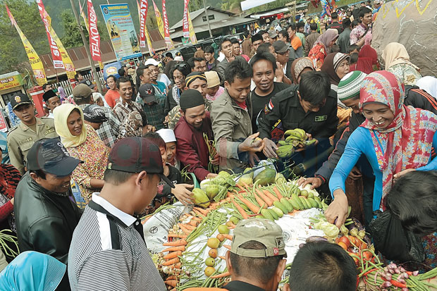 Waspadai Banjir Material...