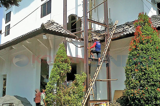 Gedung Bertingkat Dilengkapi...