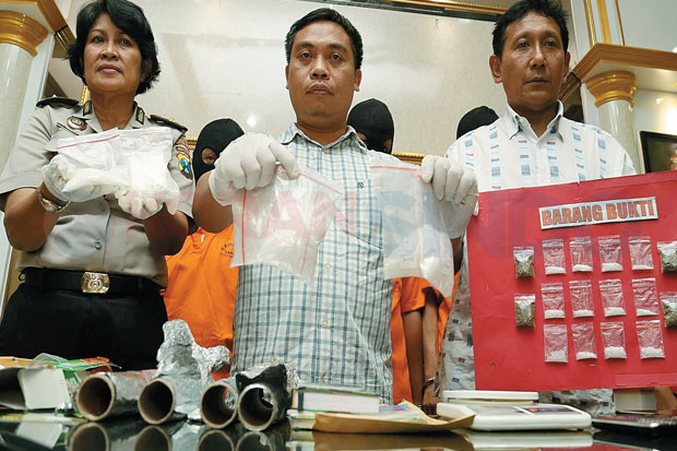 Bisnis Narkoba Dikendalikan...