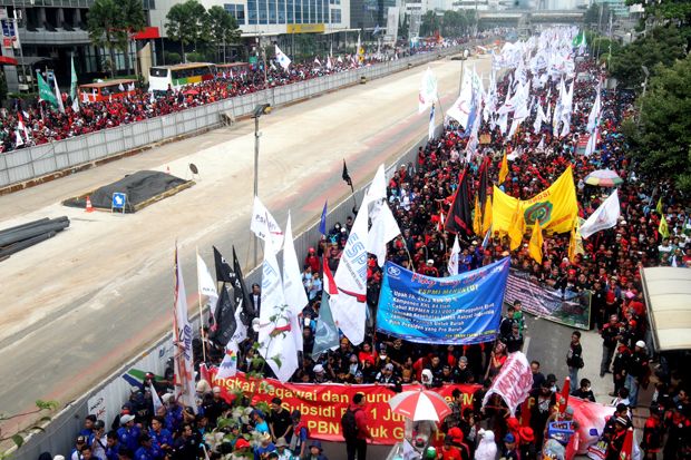 Penetapan UMP DKI Diperkirakan...
