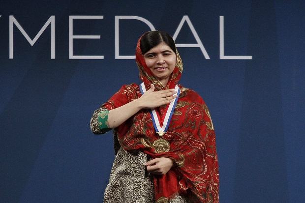 Gadis Pakistan Peraih...