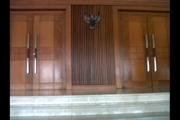 Jelang Rapat DPR Tandingan,...