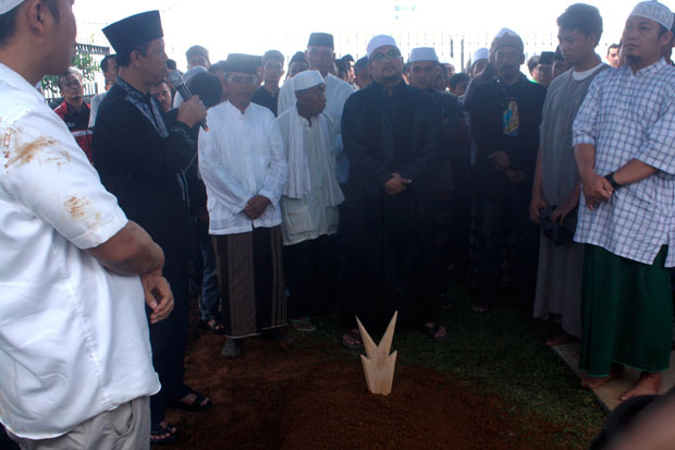 Soegeng Sarjadi Dikebumikan...