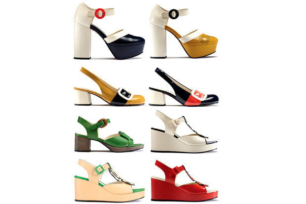 Gaya Androgyny Sepatu...