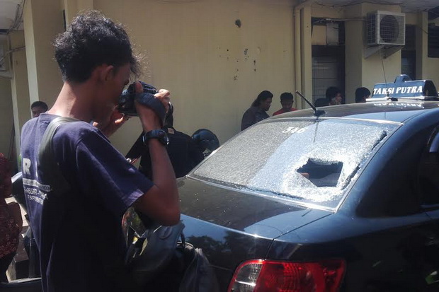 Dikeroyok Sopir Taxi,...