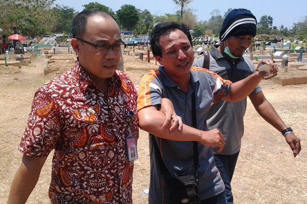 Makam Bayi Terpanggang...