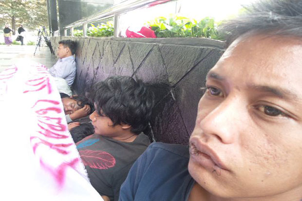 Jahit Mulut, 5 Mahasiswa...