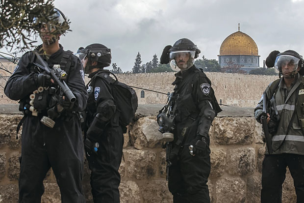 Akses Al-Aqsa Ditutup,...
