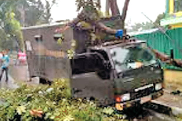 Mobil Rutan Membawa...