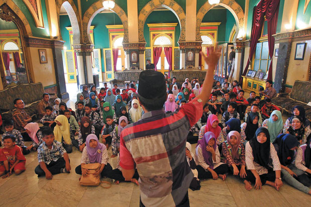 Anak Yatim Piatu Diajak...