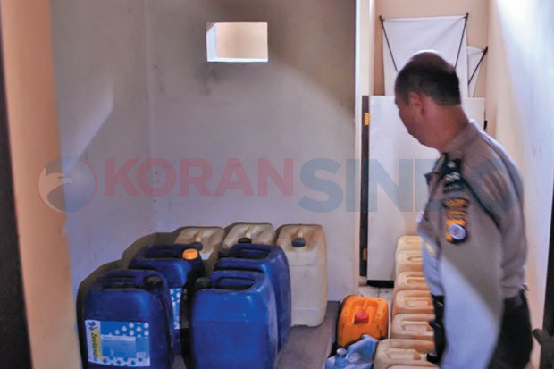 Polisi Bongkar Penimbun...