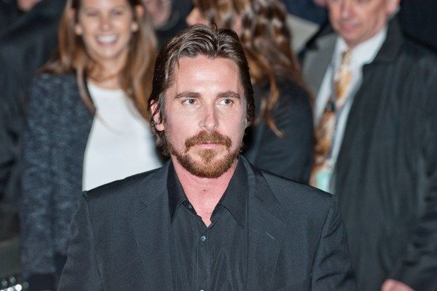 Christian Bale Mundur...